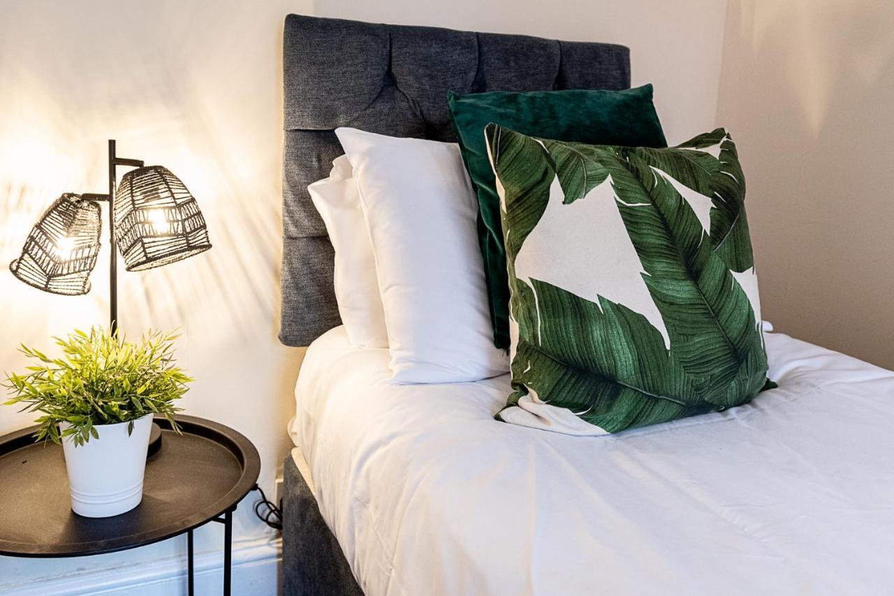 2 Bed, Up To 6 Guests Near Chester City Centre Buitenkant foto